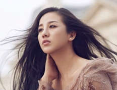 作品《牛在飞》张冬玲